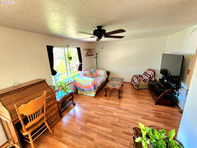 274 GEORGINNA Dr, Roseburg, OR 97471