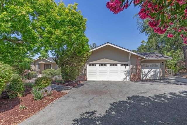 12882 Viscaino Road, Los Altos Hills, CA 94022