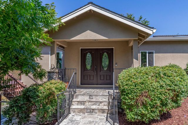 12882 Viscaino Road, Los Altos Hills, CA 94022