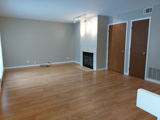 683 Rosner Drive 2ND, Roselle, IL 60172
