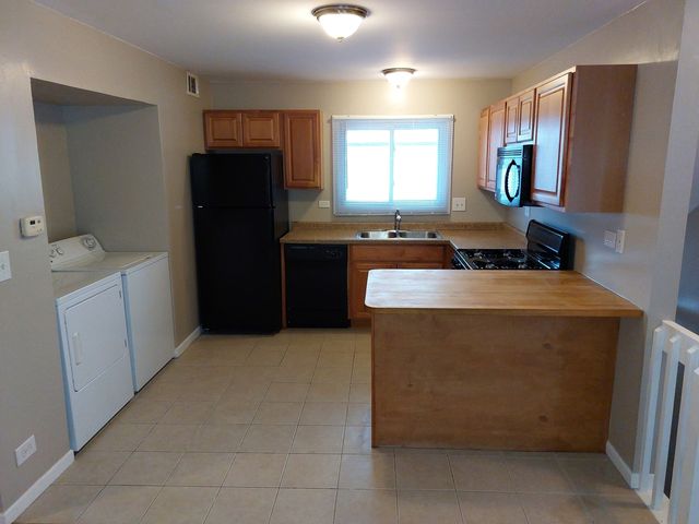 683 Rosner Drive 2ND, Roselle, IL 60172