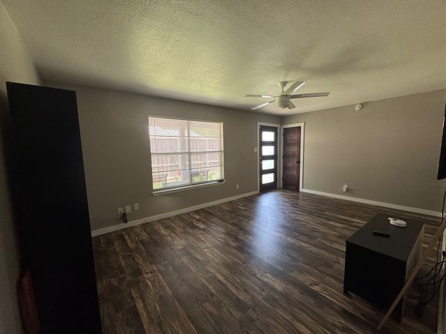 600 N East Street, Arlington, TX 76011