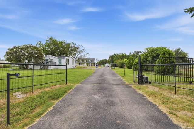 15646 Bexar Bowling, Marion, TX 78124
