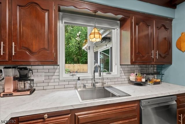 21 Carteret St, West Milford Twp., NJ 07480
