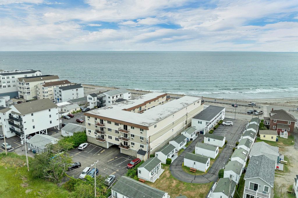 Image 2 of property listing at 407 Ocean Blvd Unit B10, Hampton, NH 03842