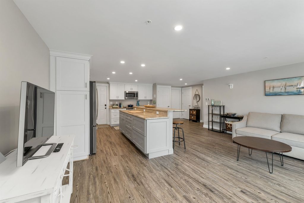 Image 12 of property listing at 407 Ocean Blvd Unit B10, Hampton, NH 03842