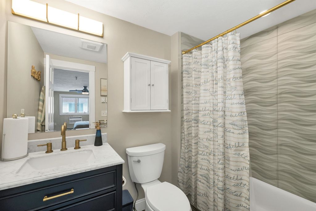 Image 17 of property listing at 407 Ocean Blvd Unit B10, Hampton, NH 03842