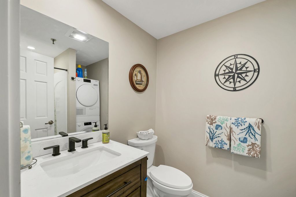 Image 20 of property listing at 407 Ocean Blvd Unit B10, Hampton, NH 03842