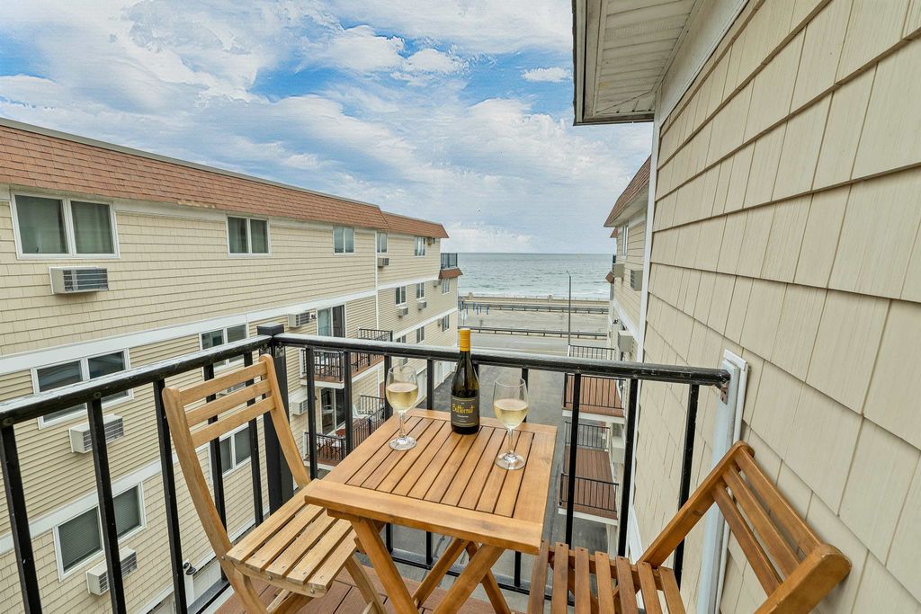 Image 3 of property listing at 407 Ocean Blvd Unit B10, Hampton, NH 03842
