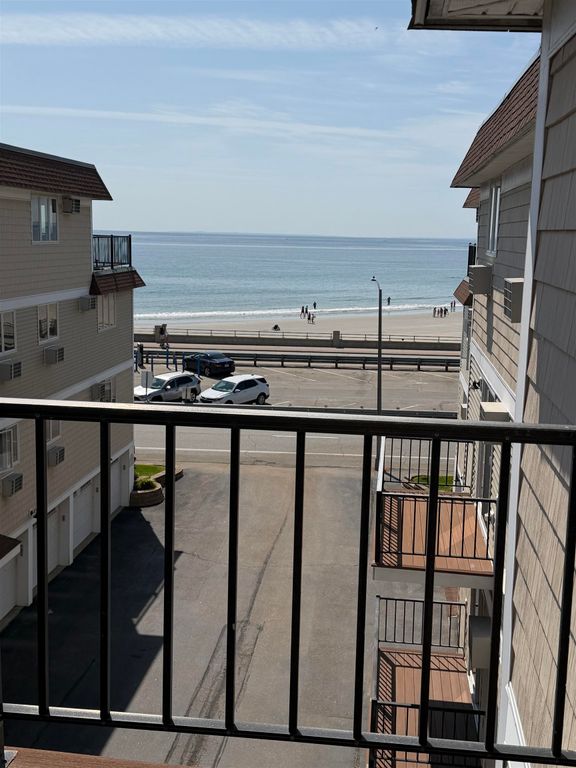 Image 22 of property listing at 407 Ocean Blvd Unit B10, Hampton, NH 03842
