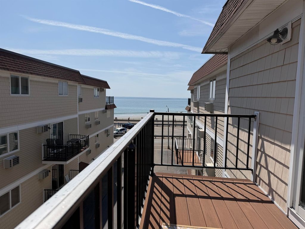 Image 23 of property listing at 407 Ocean Blvd Unit B10, Hampton, NH 03842