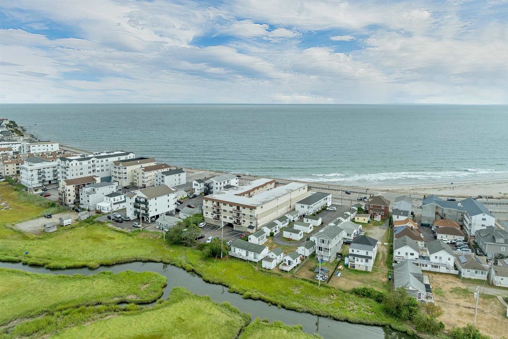 Image 27 of property listing at 407 Ocean Blvd Unit B10, Hampton, NH 03842