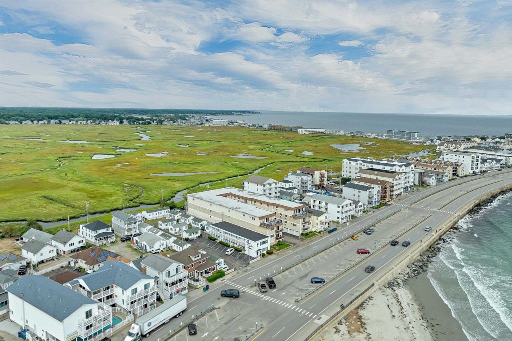 Image 29 of property listing at 407 Ocean Blvd Unit B10, Hampton, NH 03842