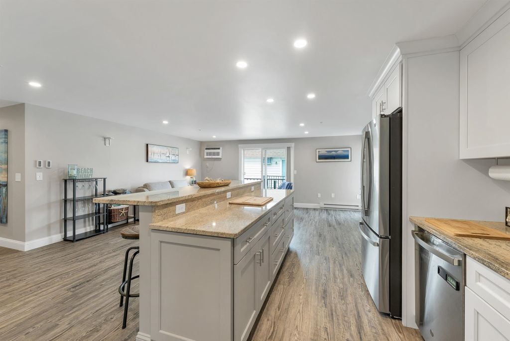 Image 6 of property listing at 407 Ocean Blvd Unit B10, Hampton, NH 03842