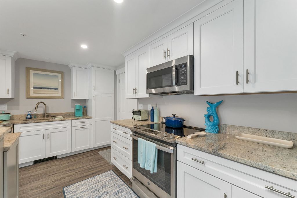 Image 7 of property listing at 407 Ocean Blvd Unit B10, Hampton, NH 03842