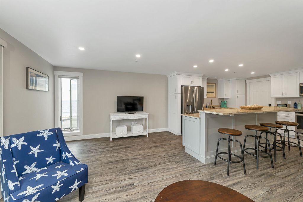 Image 10 of property listing at 407 Ocean Blvd Unit B10, Hampton, NH 03842