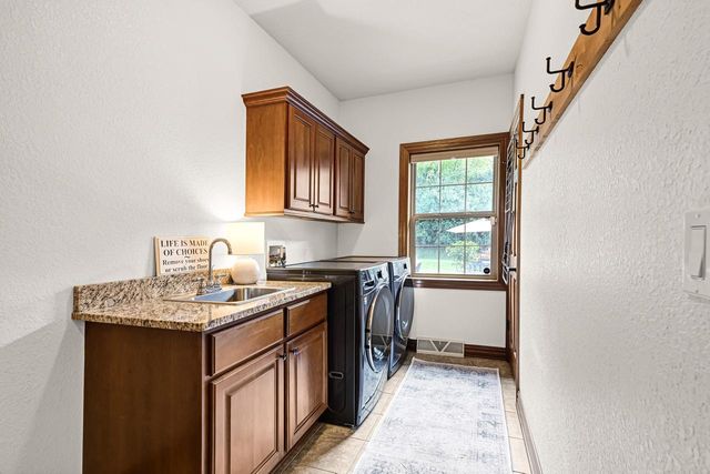 N25W27171 Orchard LANE, Pewaukee, WI 53072