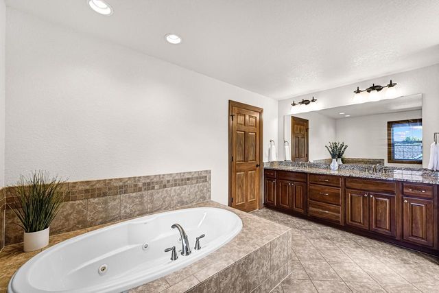 N25W27171 Orchard LANE, Pewaukee, WI 53072