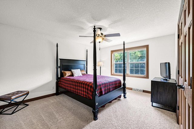 N25W27171 Orchard LANE, Pewaukee, WI 53072
