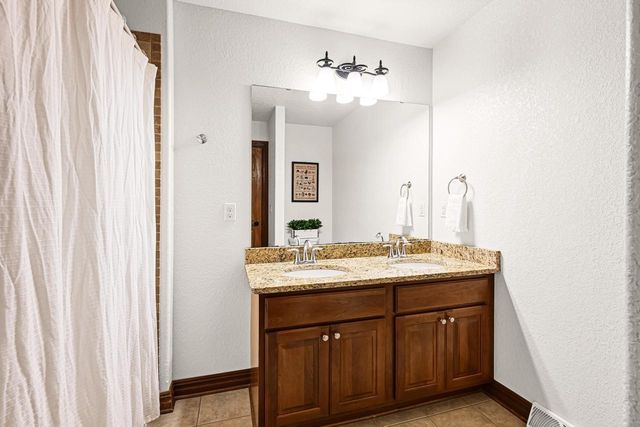 N25W27171 Orchard LANE, Pewaukee, WI 53072