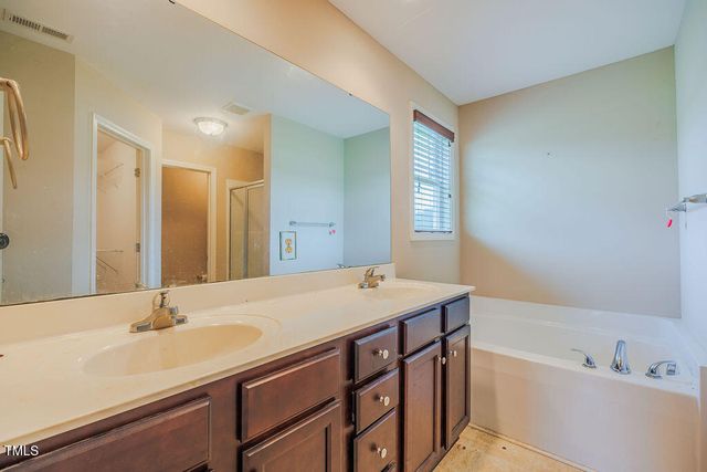 18 Abacos Court, Clayton, NC 27520