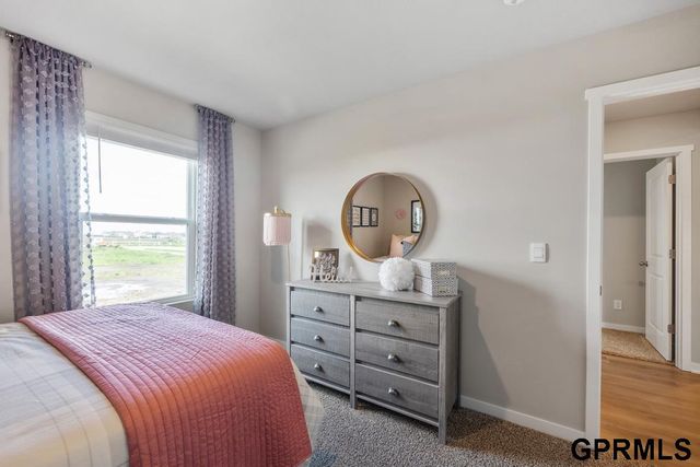 8820 S 184th Way, Omaha, NE 68136