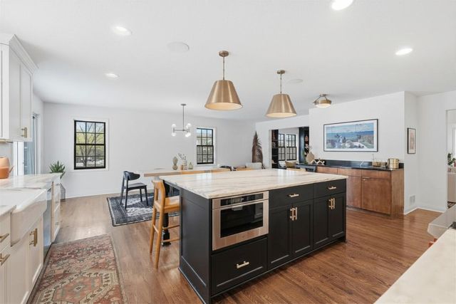 225 Broadway Avenue N, Wayzata, MN 55391