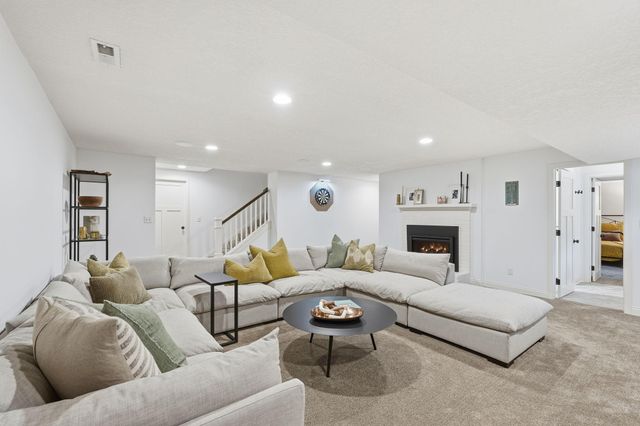 225 Broadway Avenue N, Wayzata, MN 55391