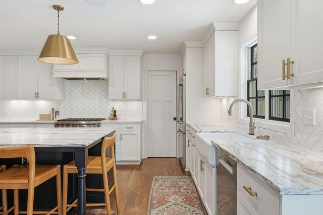 225 Broadway Avenue N, Wayzata, MN 55391