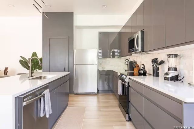 711 S Olive St Unit 101, San Antonio, TX 78203
