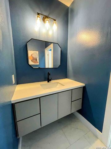 711 S Olive St Unit 101, San Antonio, TX 78203