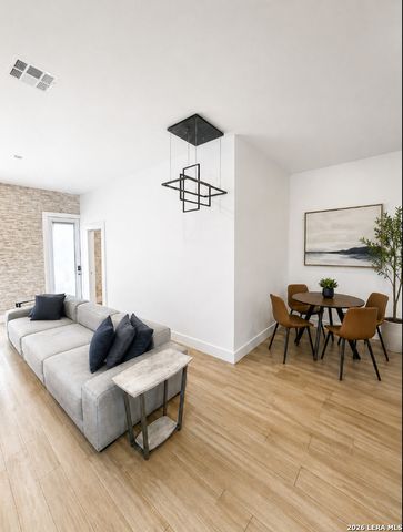 711 S Olive St Unit 101, San Antonio, TX 78203