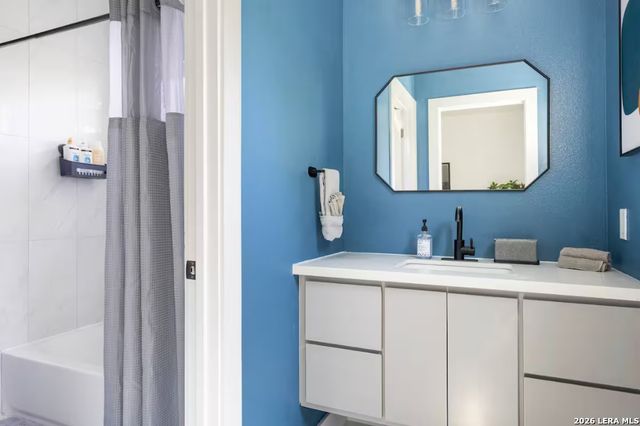 711 S Olive St Unit 101, San Antonio, TX 78203