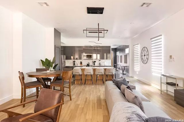 711 S Olive St Unit 101, San Antonio, TX 78203