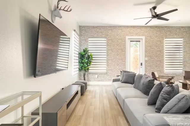711 S Olive St Unit 101, San Antonio, TX 78203