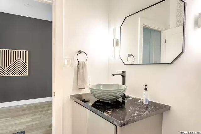 711 S Olive St Unit 101, San Antonio, TX 78203