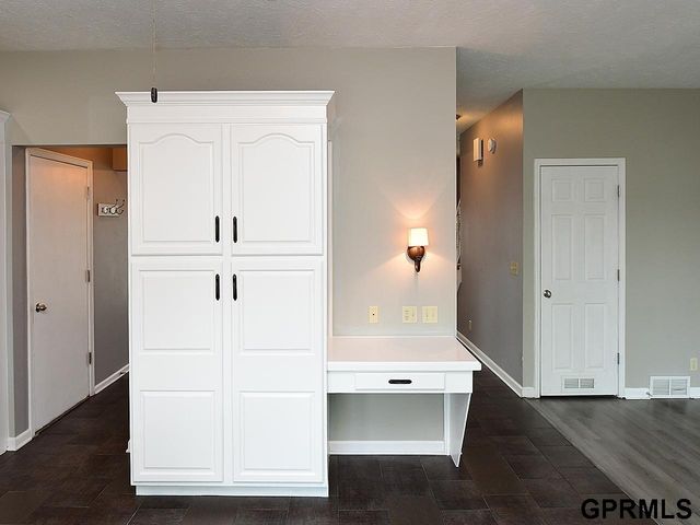 16130 Parker Street, Omaha, NE 68118