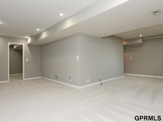 16130 Parker Street, Omaha, NE 68118