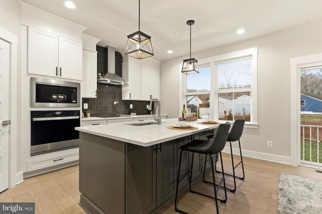 2034 WILLIAM AVE, Essex, MD 21221