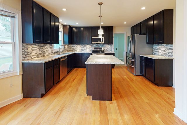 2711 Valley Forge Road, Lisle, IL 60532