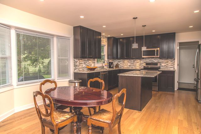 2711 Valley Forge Road, Lisle, IL 60532