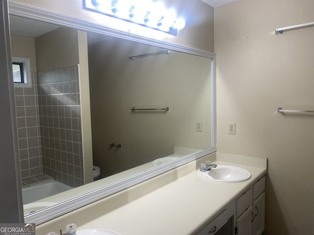 225 Farmbrook Parkway, Stockbridge, GA 30281