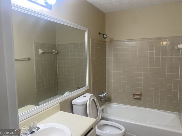 225 Farmbrook Parkway, Stockbridge, GA 30281