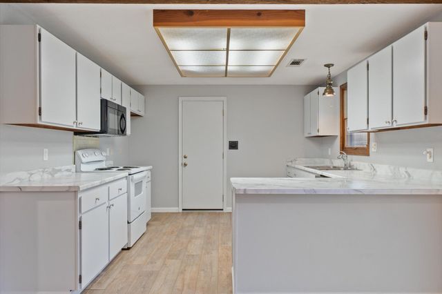 8003 Narrows Way, Redding, CA 96001