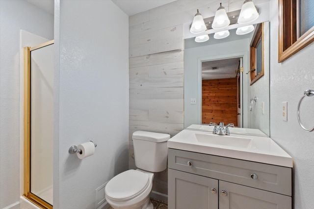 8003 Narrows Way, Redding, CA 96001