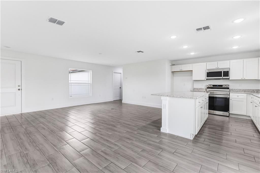 726 Camilla ST E, LEHIGH ACRES, FL 33974 — photo 2