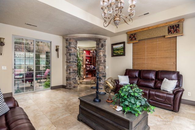 2263 MALAGA AVE, Santa Clara, UT 84765