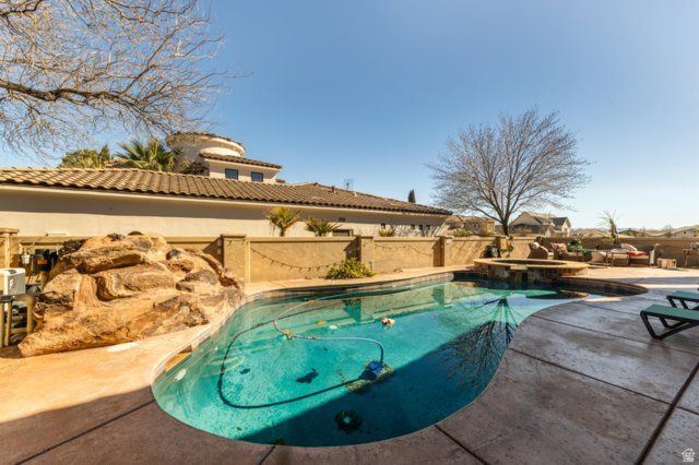 2263 MALAGA AVE, Santa Clara, UT 84765