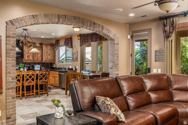 2263 MALAGA AVE, Santa Clara, UT 84765