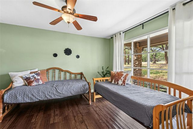 110 Longhorn LN, Dripping Springs, TX 78620